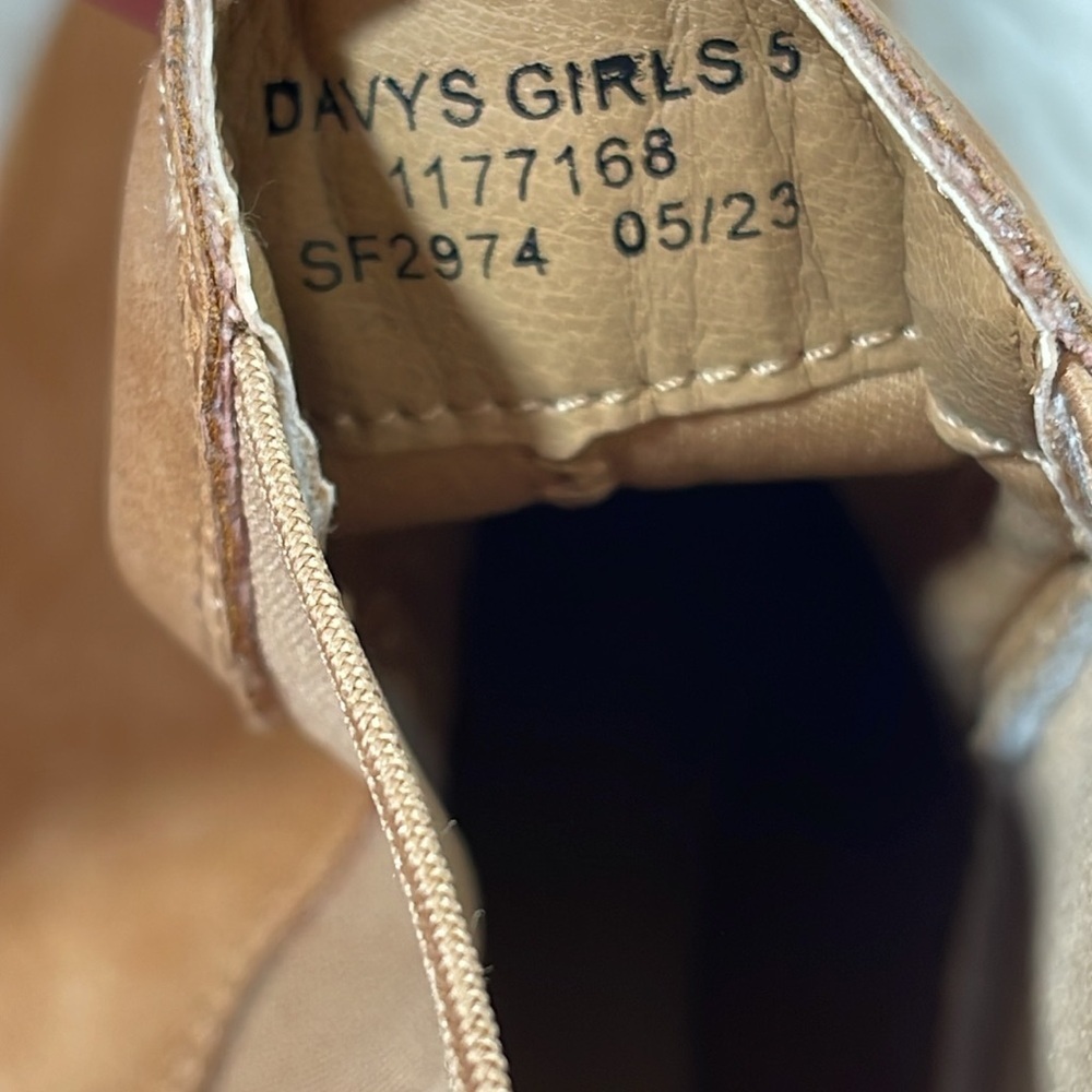 DV DOLCE VITA Women's Davys Chelsea Boot Big Kids Size 5 NEW - Picture 12 of 16